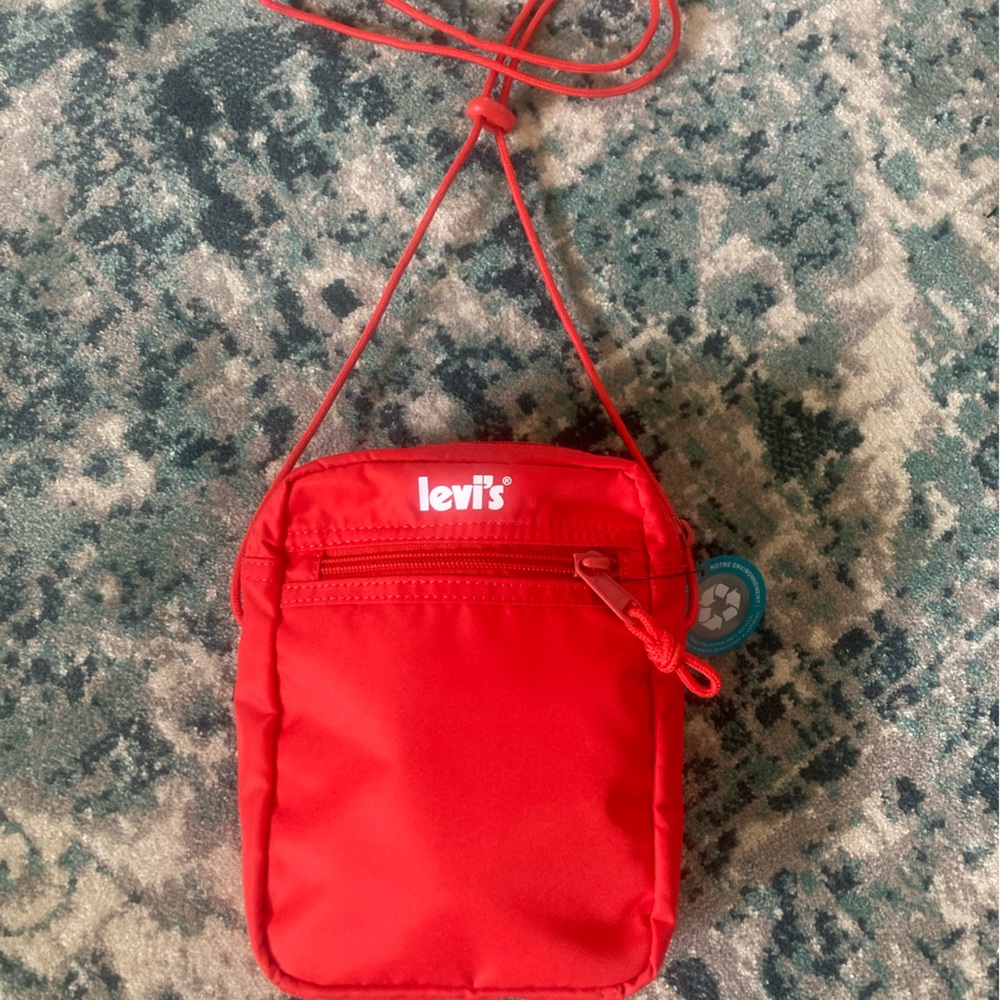 🚨Levi small bag NWT